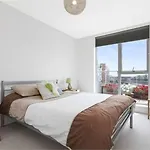 2-Bed Terrace Flat Close To Tower Bridge