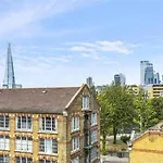 2-Bed Terrace Flat Close To Tower Bridge