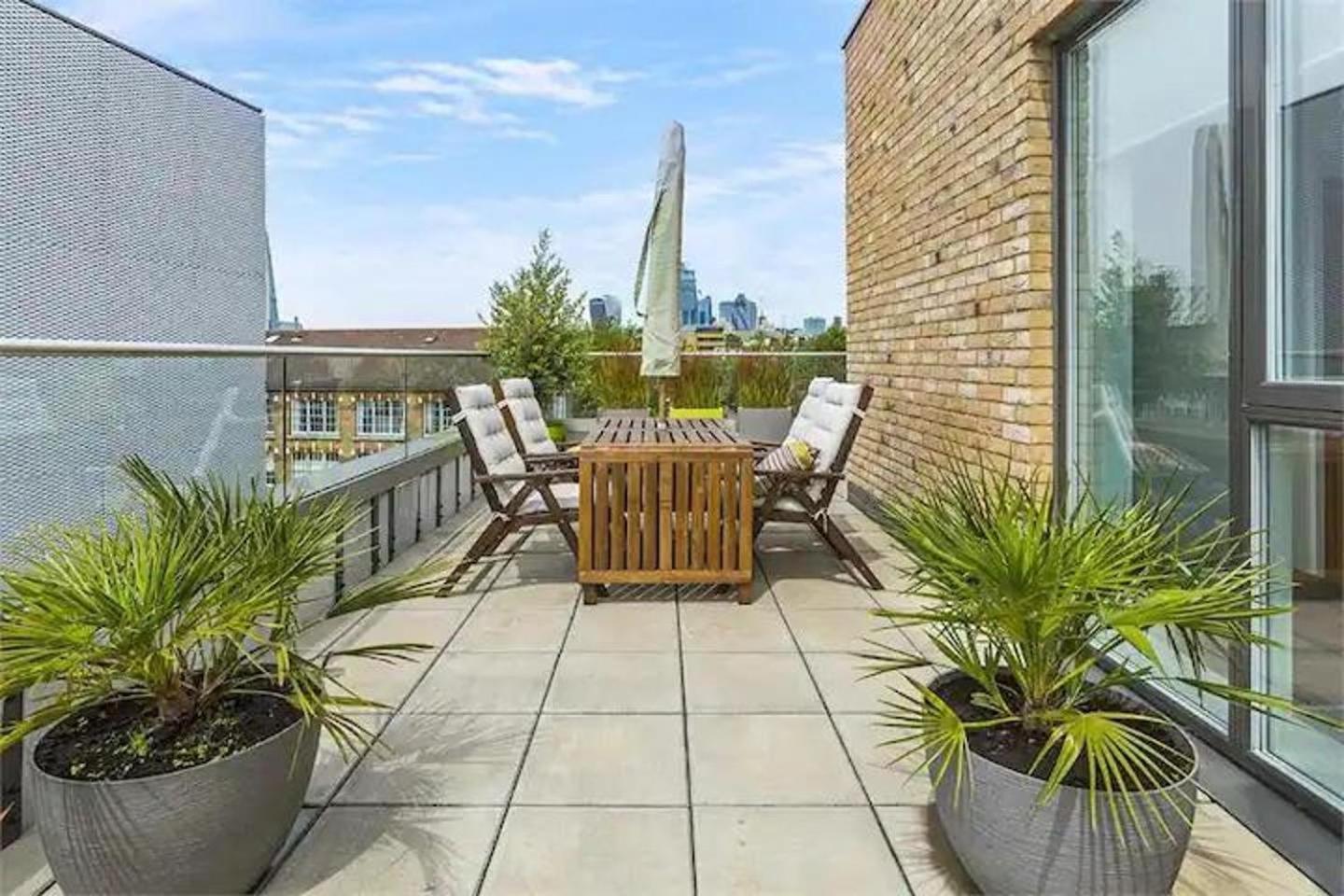 2-bed Terrace Flat Close To Tower Bridge London